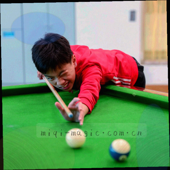 错位叠放的记录卡片与轨迹点抽象图